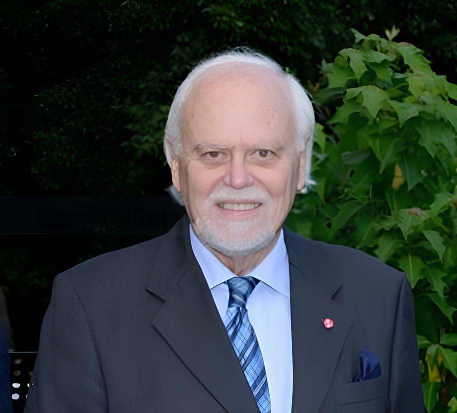 Dr. Carlos Melo Bento